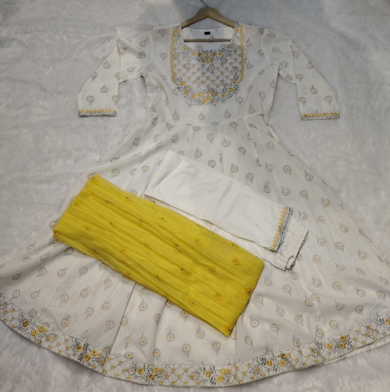White suit set